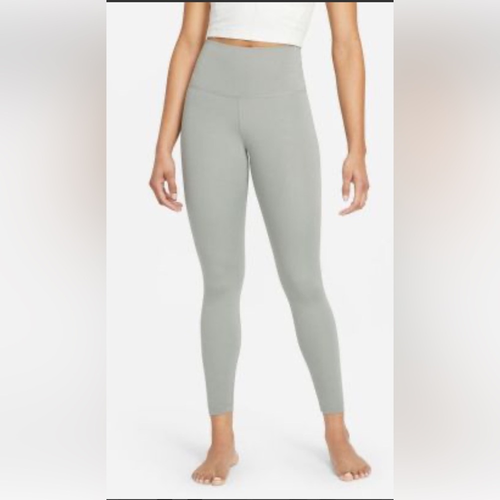Nike Grey Yoga Pants NWT Size Medium